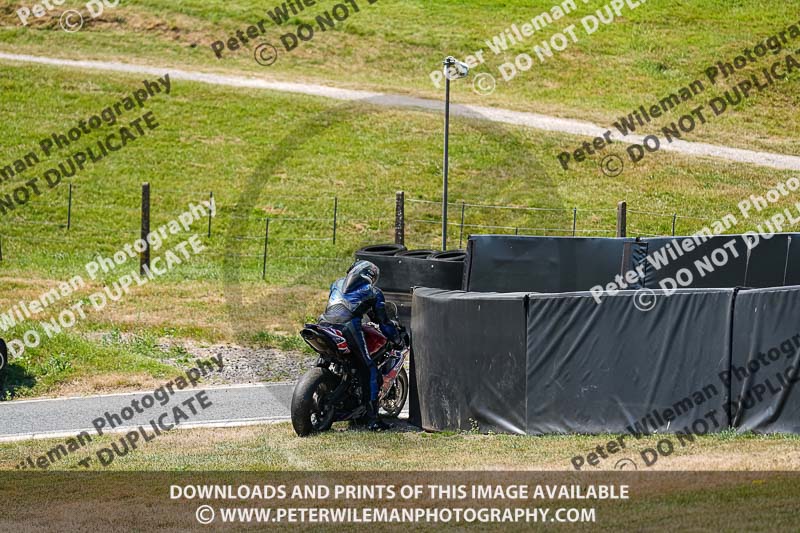 cadwell park;cadwell park photographs;cadwell trackday photographs;enduro digital images;event digital images;eventdigitalimages;peter wileman photography;racing digital images;trackday digital images;trackday photos
